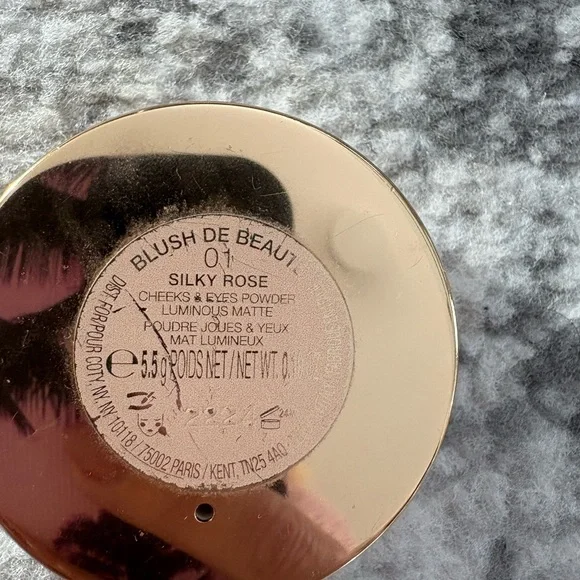 Gucci Pink and Gold Starry Compact—silky rose blush - Picture 3 of 5